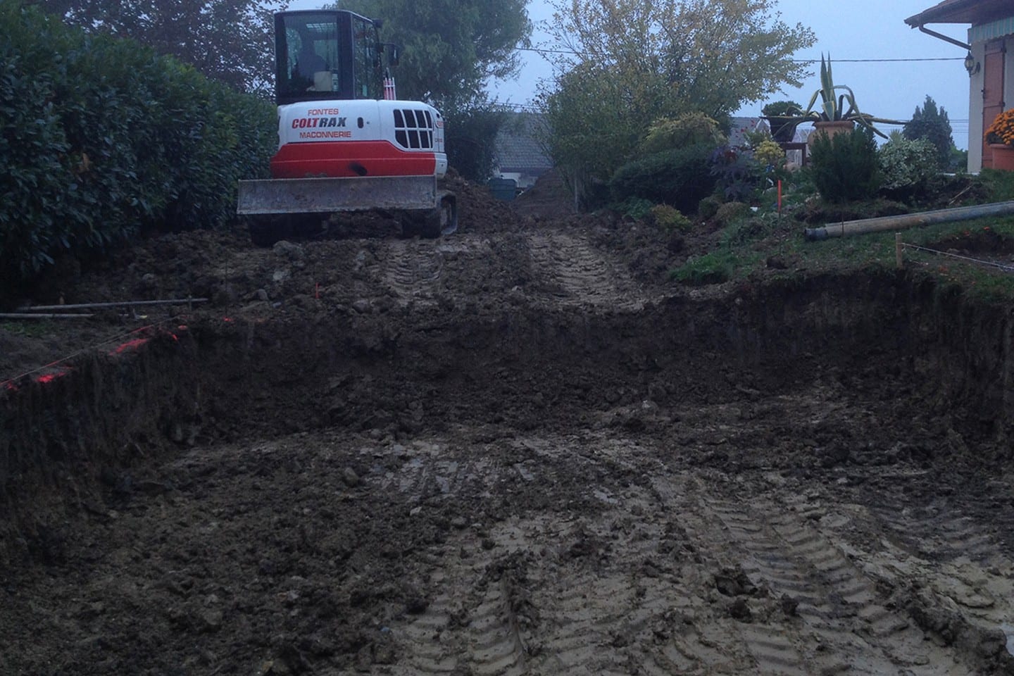 piscine construction terrassement